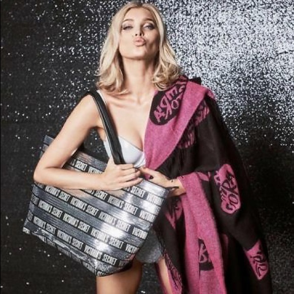 Victoria’s Secret 2018 Pink & Black Hearts Blanket - Picture 3 of 6